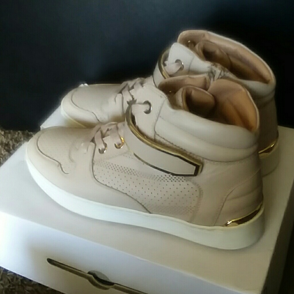 Beige sneakers with Gold detailing - Picture 3 of 6